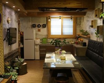 Jeonju Yeoji Guest House - Jeonju - Sala de estar