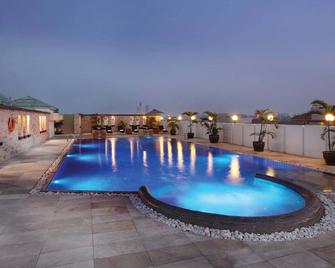 Nova Suites Pattaya - Pattaya - Pool