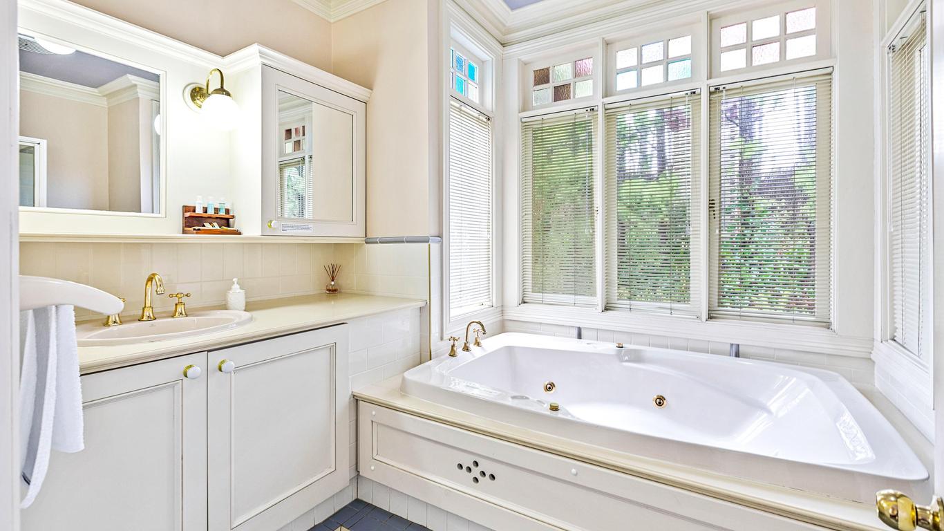 Bethany Manor Bed & Breakfast