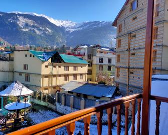 Royal Kalinga Cottages Manali, Affordable Cottage in Manali with Mountain View - Manali - Balcón