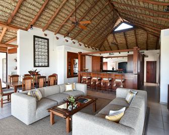 Paradise Beach Nevis - Charlestown - Living room