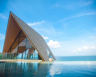 Laut Biru Resort Hotel - Pangandaran - Zwembad