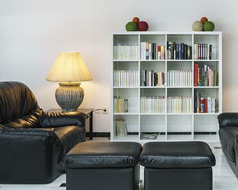 هوتل الباتروس - غانديا - غرفة معيشة