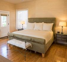Harbor House Inn