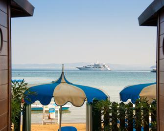 La Bussola Beach Hotel - Castiglione della Pescaia - Strand