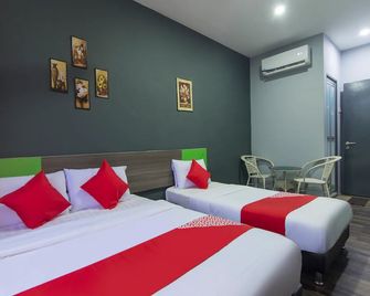 OYO 937 Lucky Hotel - Sungai Petani - Slaapkamer