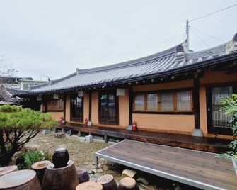Baeknyun Hanok - Jeonju - Building