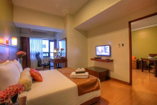 The Malayan Plaza - Manila - Bedroom