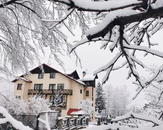 Ariston - كيرباكز - مبنى