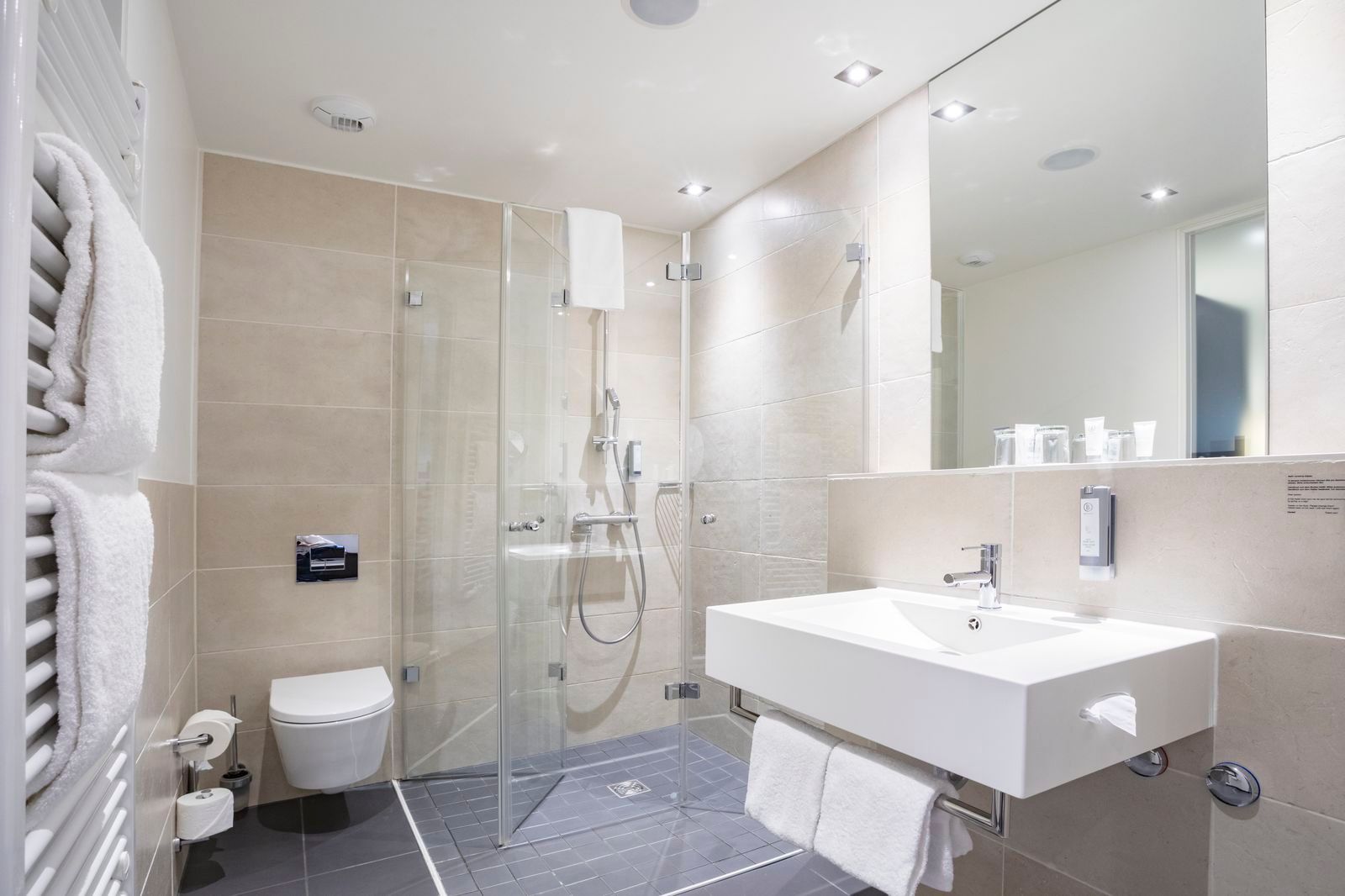 Bathroom view of Select Hotel Berlin The Wall