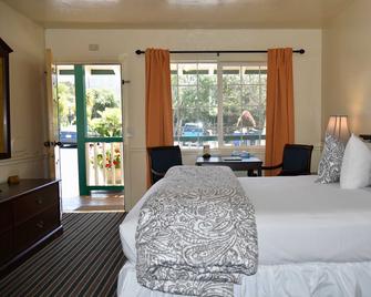 Monterey Pines Inn - Monterey - Bedroom