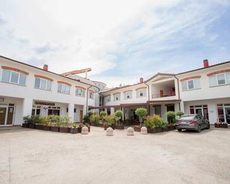Hotel Relais Del Lago - Marta - Building