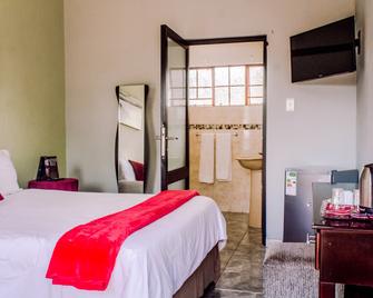 The Exclusive Joint Guest House - Manzini - Bedroom