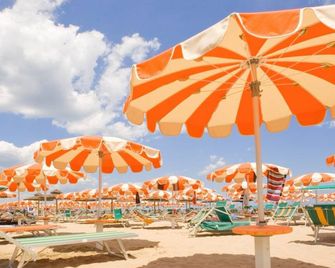 Hotel Tura - Bellaria-Igea Marina - Beach