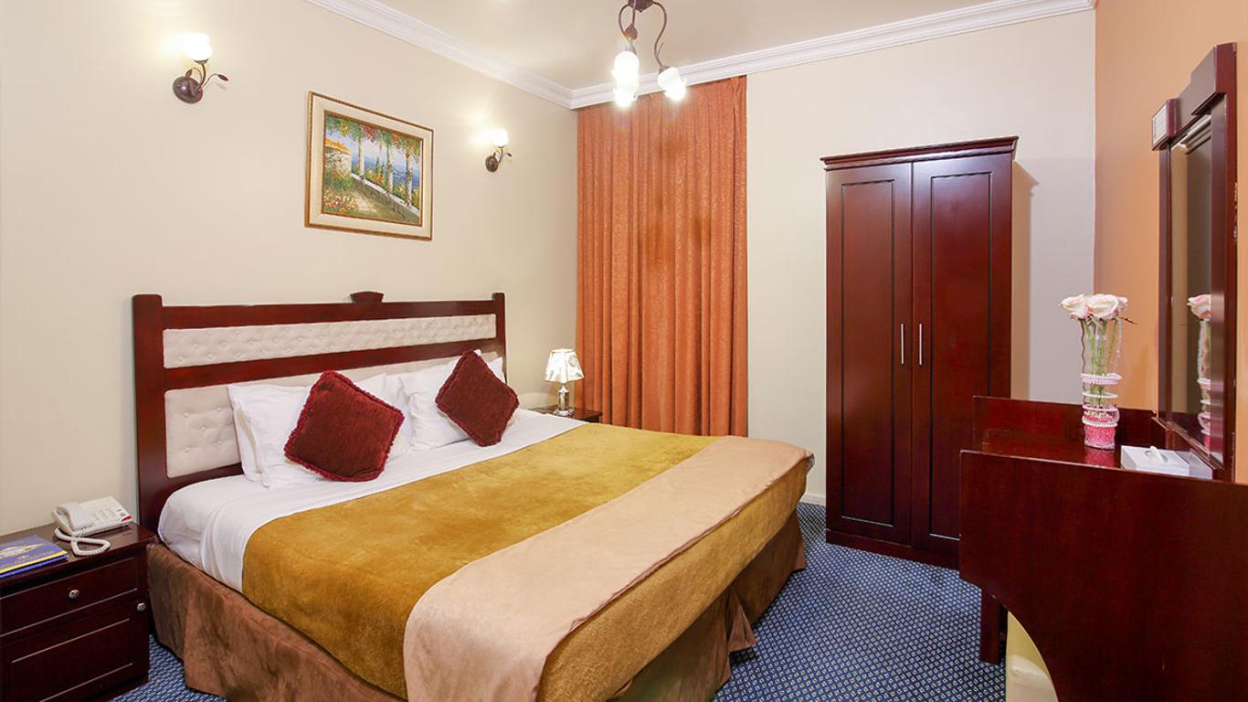 Al Bustan Tower Hotel Suites