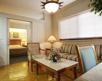 Sunny Bay Suites - Manila - Living room