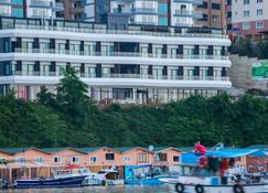 Royal Comfort Hotel - Araklı - Building