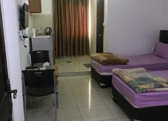 Al Qatal Building - Madaba - Bedroom