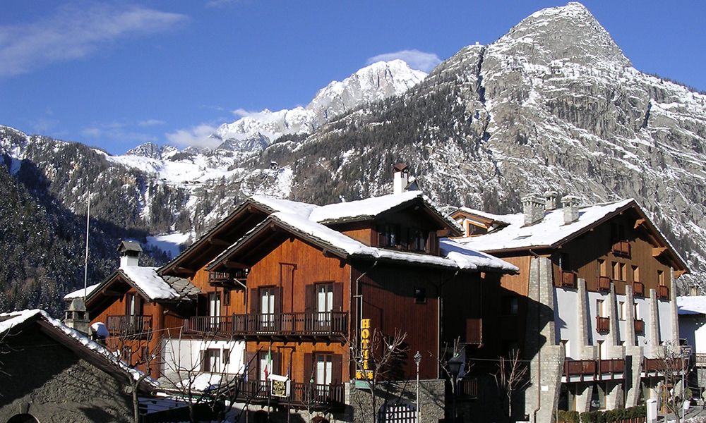 Hotel Triolet - Courmayeur - Outdoor view