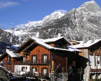 Hotel Triolet - Courmayeur - Outdoor view