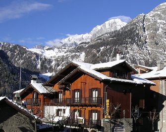 Hotel Triolet - Courmayeur - Outdoor view