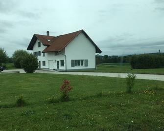 Chambre d'hôtes du Guéravet - Fribourg - Building