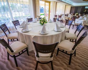 Hotel Condor - מאמאיה - מסעדה