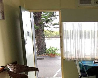 Black Swan Waterfront Motel - Swansea - Habitación