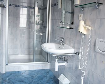 Hotel Restaurant Raben - Glarus Süd - Bathroom