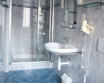 Hotel Restaurant Raben - Glarus Süd - Bathroom