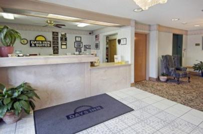 Days Inn by Wyndham Panama City/Callaway - Panama City - Front desk