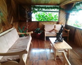 Hostal El Eden de Mindo - Mindo - Sala de estar