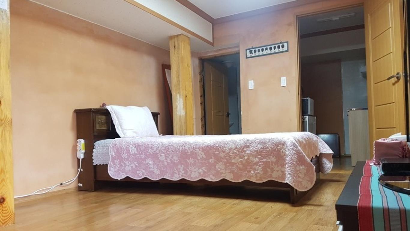 آندونغ جيست هاوس سين