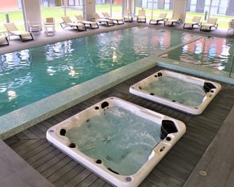 Aparthotel & Spa Adagio Vannes - Plescop - Bể bơi