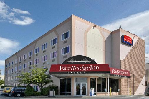 Fairbridge Inn Express - Spokane - Building