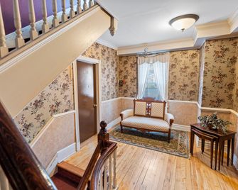 The Pines Inn - לייק פלסיד - שירותי מקום האירוח