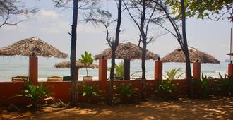 Golden Beach Cottages - Trincomalee - Plaj