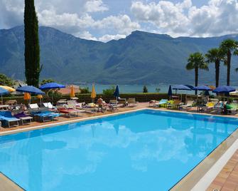 Hotel Royal Village - Limone sul Garda - Pool