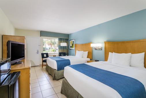 Days Inn by Wyndham Cocoa Beach Port Canaveral - Cocoa Beach - Κρεβατοκάμαρα