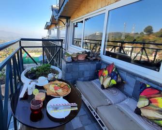 Hotel Kasauli Regency Stags Not Allowed - Shimla - Balcony