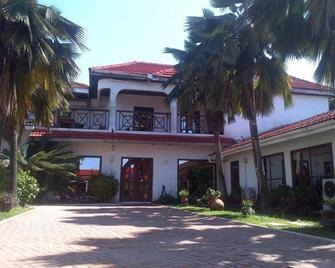 La Paradise Inn - Accra - Gebäude