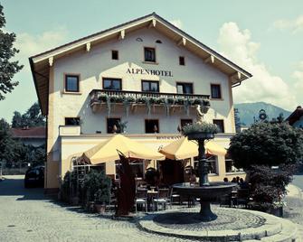 Bernhard's Hotel & Restaurant - Oberaudorf - Building