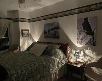 Meldrum Bay Inn - Meldrum Bay - Bedroom