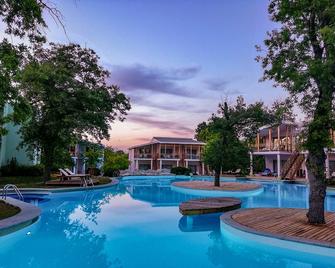 سونو هوتلز بيتش سايد - سيد - حوض السباحة