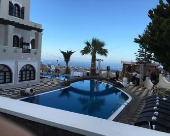 Suites Blue Hotel - Thera - Building