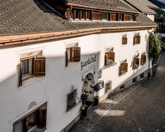 Engadiner Boutique-Hotel GuardaVal - Scuol - Rakennus