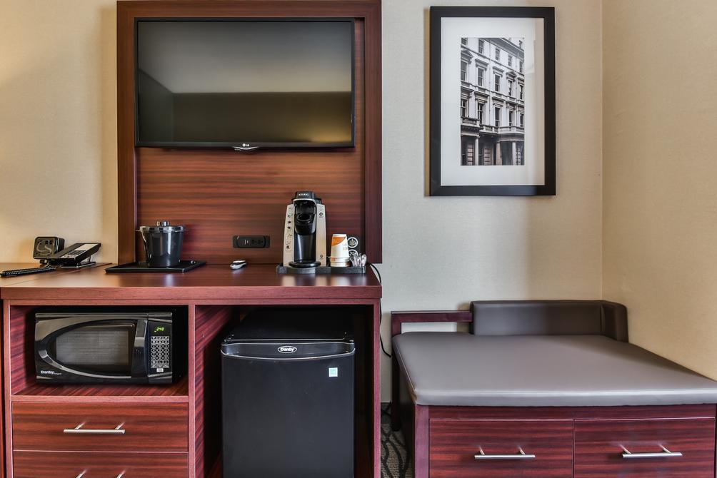Comfort Suites Downtown C 139 C 1 8 0 Windsor Hotel Deals