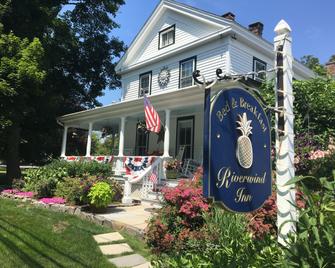 Riverwind Inn Bed & Breakfast - Deep River - Building