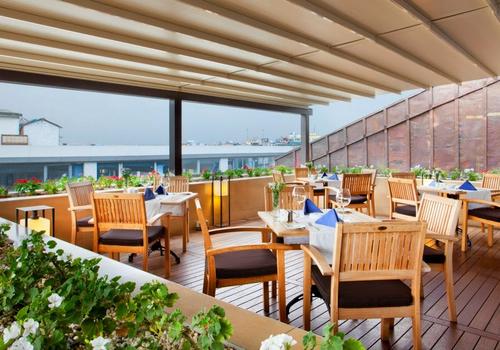 Doubletree By Hilton Istanbul Old Town S 115 S 1 7 4 Istanbul Hotel Deals Reviews Kayak