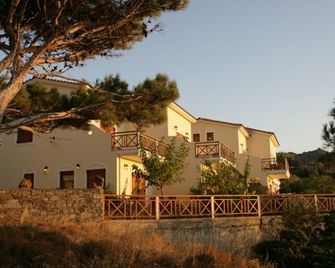 Irida Maisonettes - Armenistis - Building